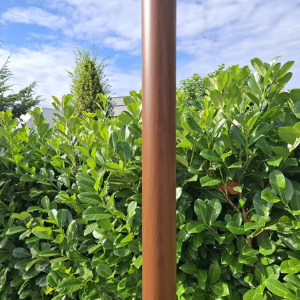 AlarmsysteemExpert.nl Lichte houtstructuur cameramast met kantelanker 3 meter