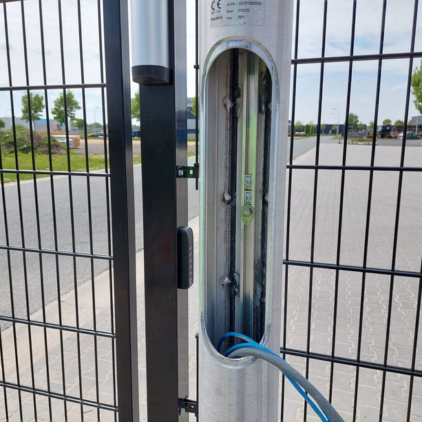 AlarmsysteemExpert.nl Vaste cameramast 4 meter verjongd met inspectieluik